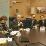 פרופץ משה בר אשר וחברי הכנסת הרצוג ומרגי בשולחן ועדת החינוך